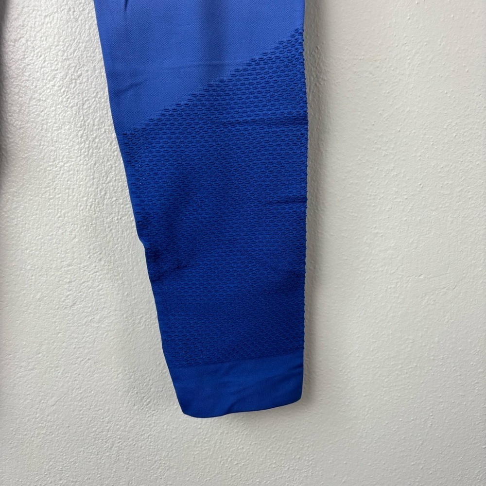 SheFit Crossover Waist Cutout High Rise Leggings Blue Ombré Women’s Size Medium - Picture 3 of 7